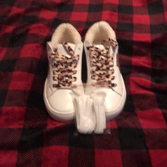 Shoes - Picture 5 of 5